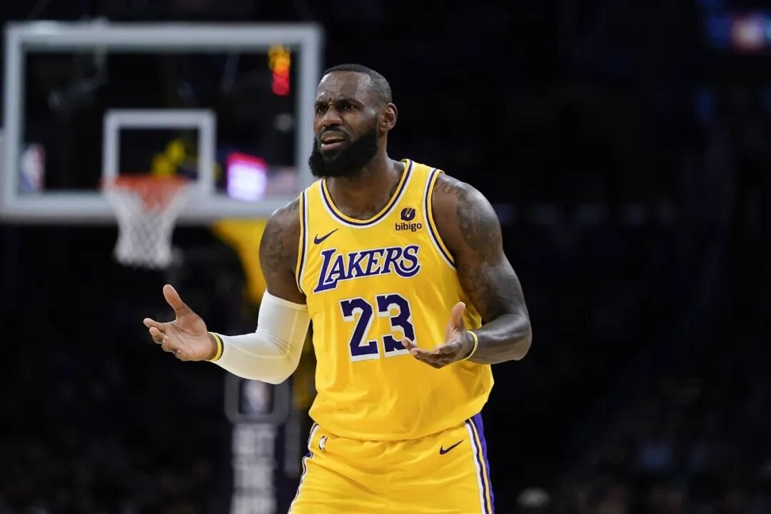 NBA突发“大地震”:41岁詹姆斯决定离开湖人,加盟其他球队!或将去勇士联手库里,勇士队被曝正试图组建“詹库眉追四巨头”
