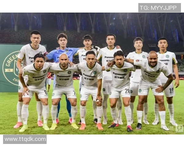 战报：XX队在落后情况下奋起直追以2-1逆转战胜XX队成功收获宝贵三分